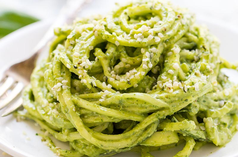 Spaghetti cu pesto de avocado