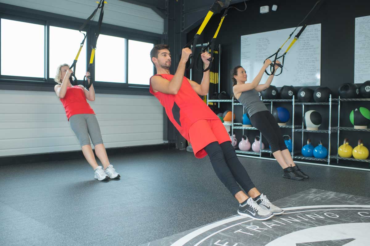 beneficiile mersului la sala de fitness cu prietenii